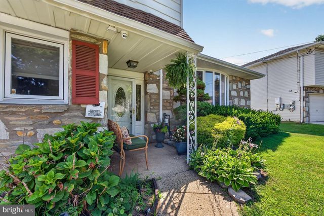 1127 HOWER LN, Philadelphia, PA 19115