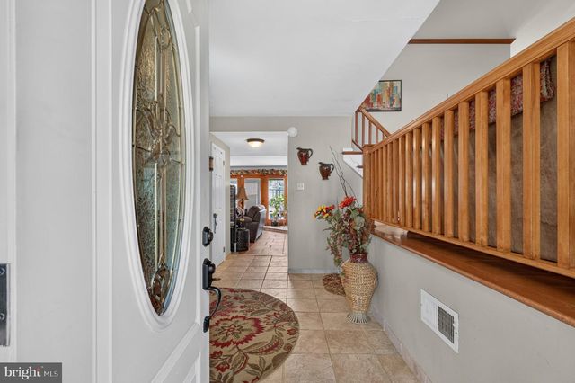 1127 HOWER LN, Philadelphia, PA 19115