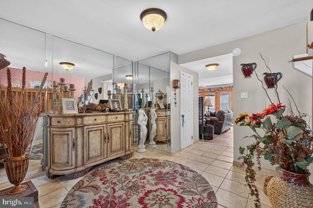 1127 HOWER LN, Philadelphia, PA 19115