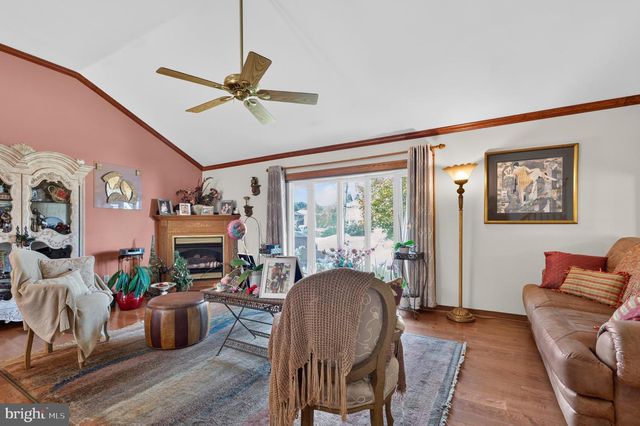1127 HOWER LN, Philadelphia, PA 19115