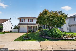 1127 HOWER LN, Philadelphia, PA 19115