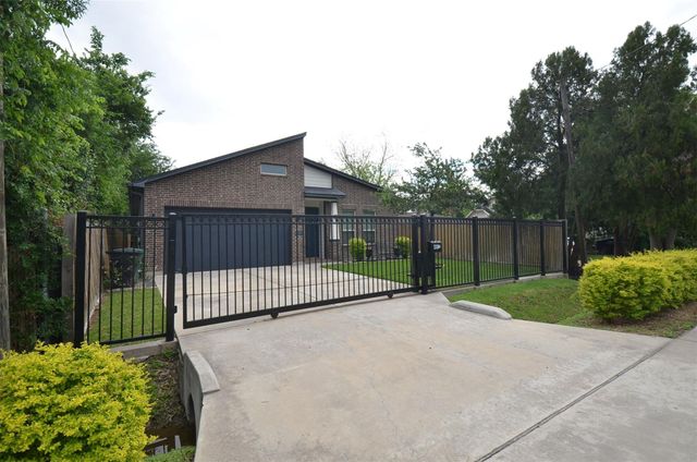2118 Marnel Road A, Houston, TX 77055