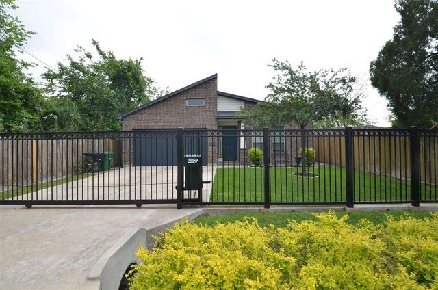 2118 Marnel Road A, Houston, TX 77055