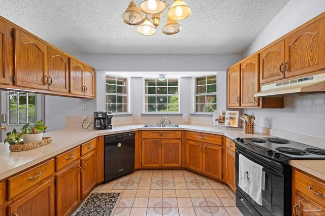 6072 Antelope St, Milton, FL 32570