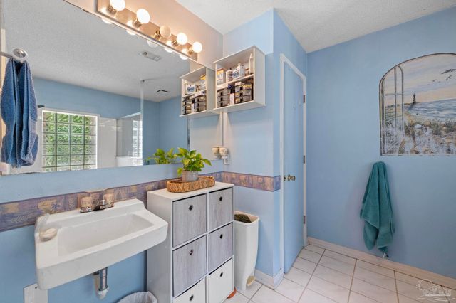 6072 Antelope St, Milton, FL 32570