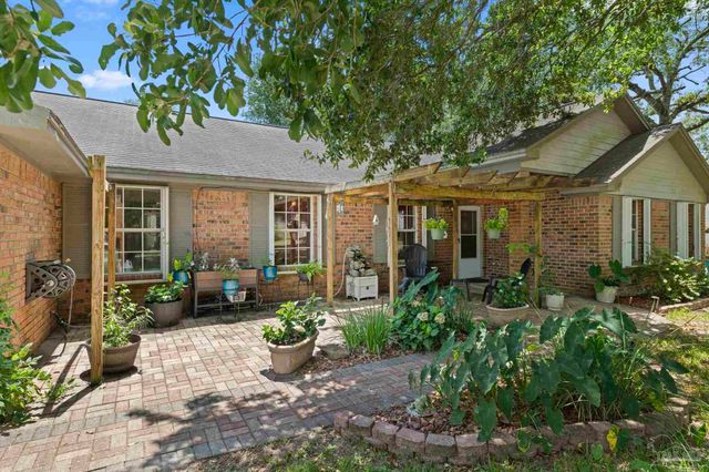 6072 Antelope St, Milton, FL 32570