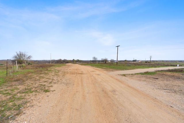 3466 Fm 671, Lockhart, TX 78648