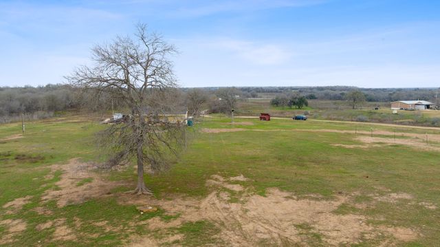3466 Fm 671, Lockhart, TX 78648