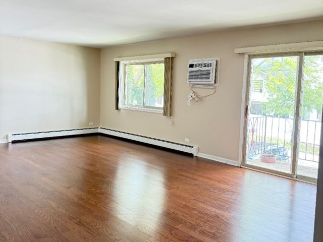 551 Carlysle Drive 10, Clarendon Hills, IL 60514