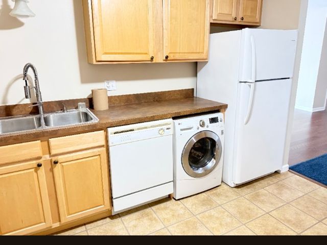 551 Carlysle Drive 10, Clarendon Hills, IL 60514