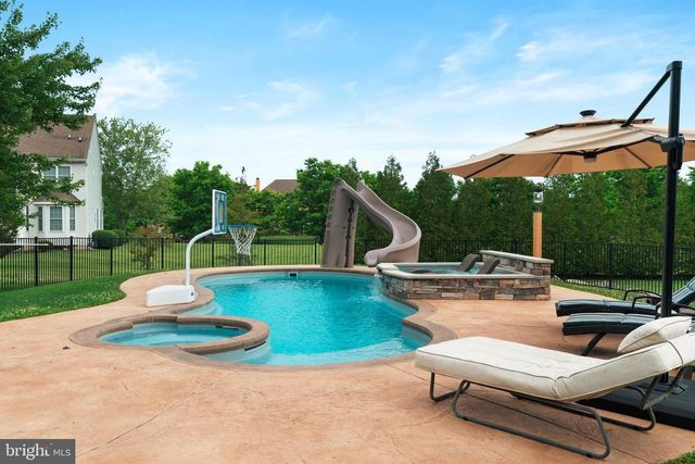 4 COPPERLEAF CT, Warminster, PA 18974
