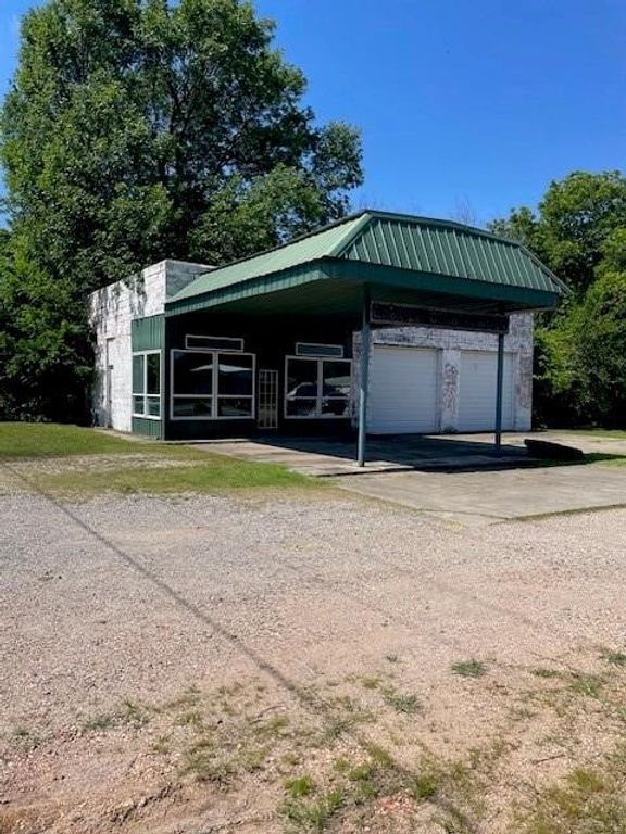 1403 W Columbia Street, Okemah, OK 74859
