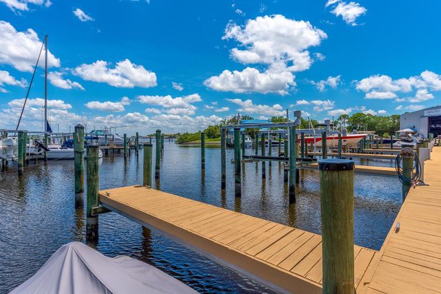 1160 SW Chapman Way 202, Palm City, FL 34990