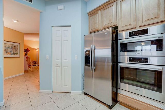 1160 SW Chapman Way 202, Palm City, FL 34990