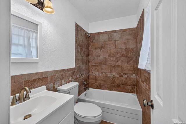 209 PARK LN, Universal City, TX 78148