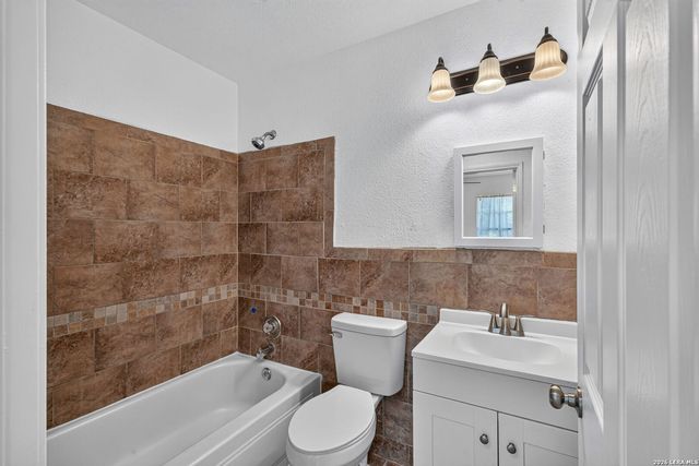 209 PARK LN, Universal City, TX 78148