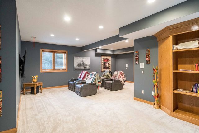 7488 Ashley Drive, Johnston, IA 50131