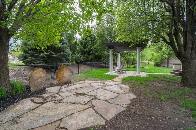 7488 Ashley Drive, Johnston, IA 50131