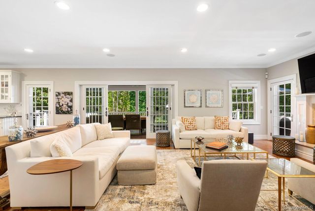 6 Woodruff Lane, Bridgehampton, NY 11932