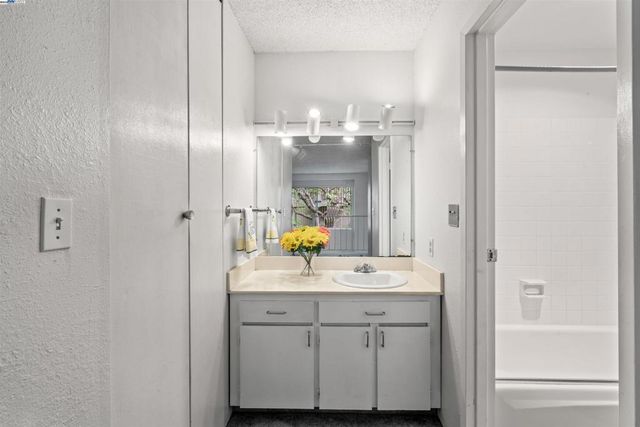 374 Imperial Way 2, Daly City, CA 94015