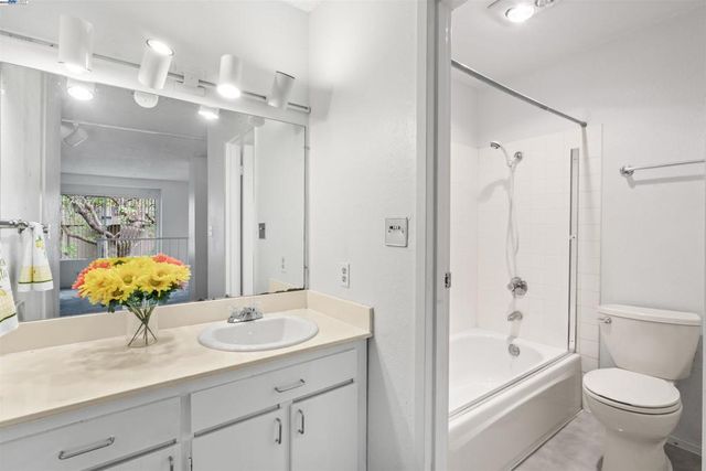 374 Imperial Way 2, Daly City, CA 94015