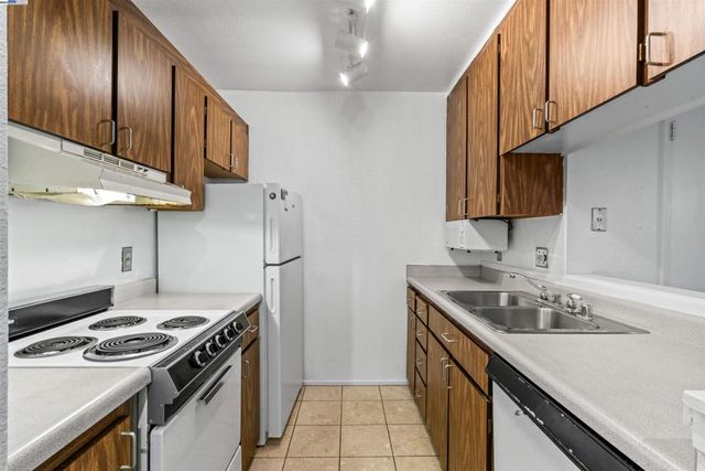 374 Imperial Way 2, Daly City, CA 94015