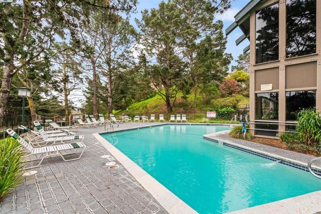 374 Imperial Way 2, Daly City, CA 94015