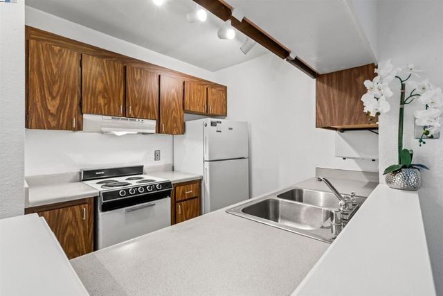 374 Imperial Way 2, Daly City, CA 94015