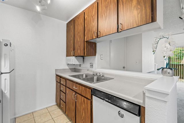 374 Imperial Way 2, Daly City, CA 94015