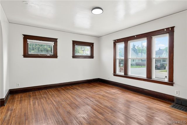 1890 Linwood Avenue, Niagara Falls, NY 14305