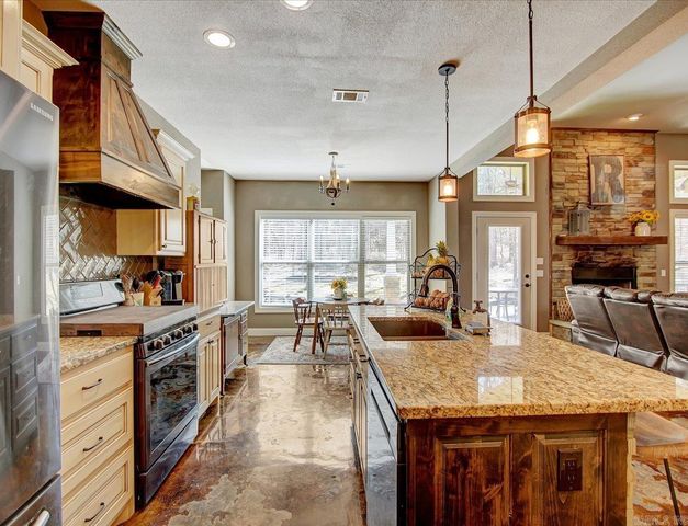 94 Murillo Way, Hot Springs Village, AR 71909