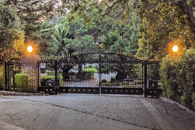 200 Todo El Mundo, Woodside, CA 94062
