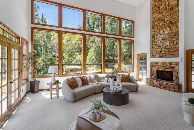 200 Todo El Mundo, Woodside, CA 94062