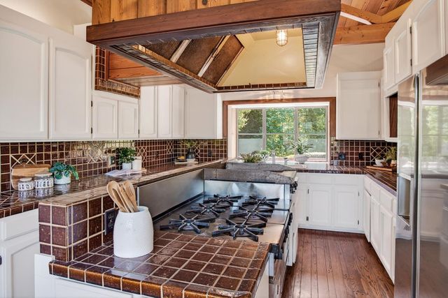 200 Todo El Mundo, Woodside, CA 94062