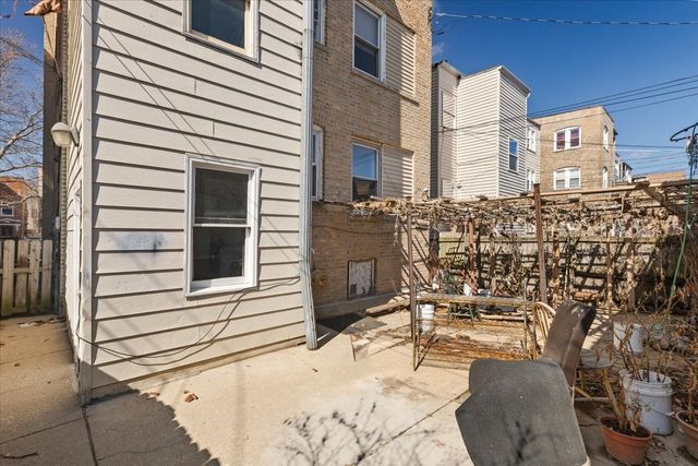 6319 N Claremont Avenue, Chicago, IL 60659