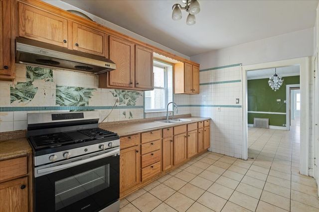 6319 N Claremont Avenue, Chicago, IL 60659