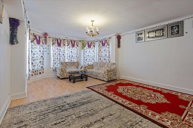 6319 N Claremont Avenue, Chicago, IL 60659