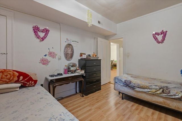 6319 N Claremont Avenue, Chicago, IL 60659