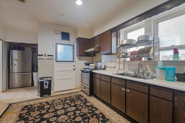 6319 N Claremont Avenue, Chicago, IL 60659