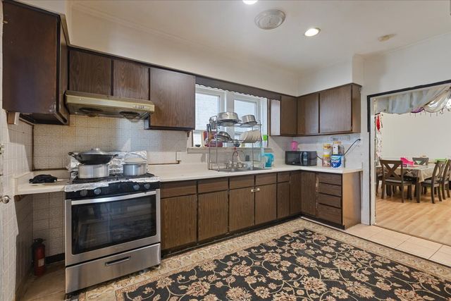 6319 N Claremont Avenue, Chicago, IL 60659