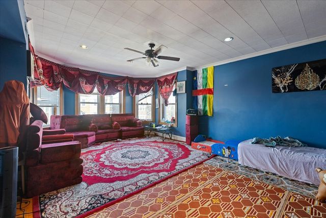 6319 N Claremont Avenue, Chicago, IL 60659