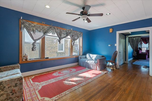 6319 N Claremont Avenue, Chicago, IL 60659