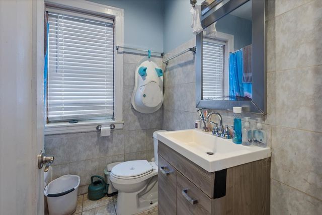 6319 N Claremont Avenue, Chicago, IL 60659