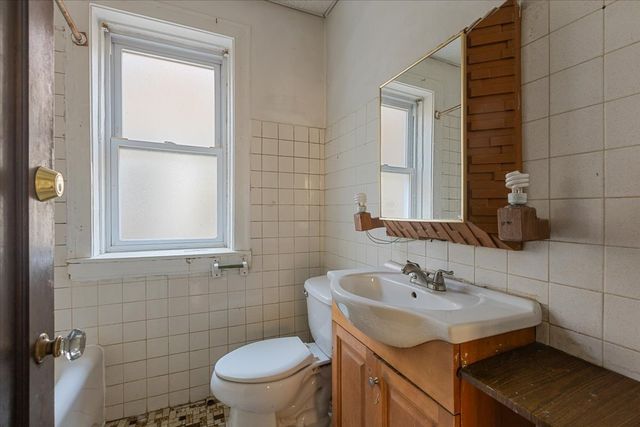 6319 N Claremont Avenue, Chicago, IL 60659