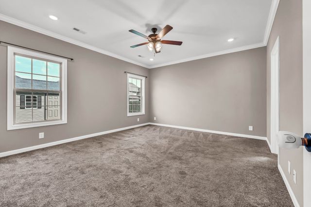 1483 Kingbird Dr, Clarksville, TN 37040