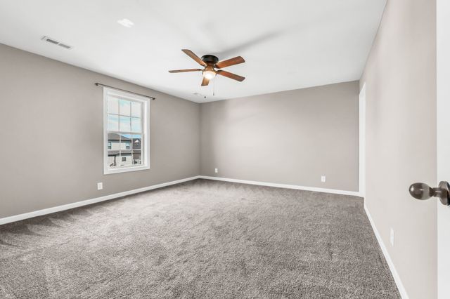 1483 Kingbird Dr, Clarksville, TN 37040