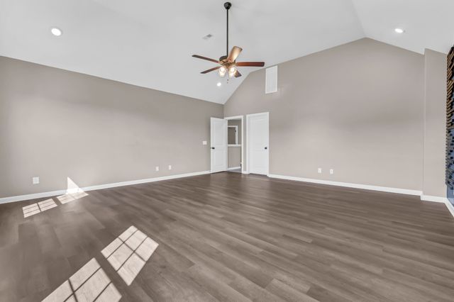 1483 Kingbird Dr, Clarksville, TN 37040