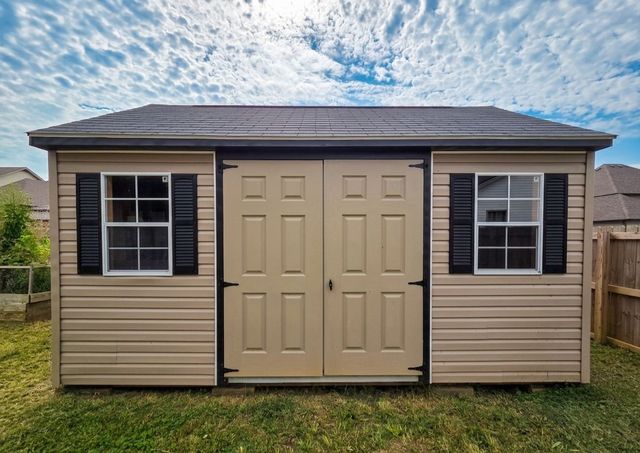 1483 Kingbird Dr, Clarksville, TN 37040