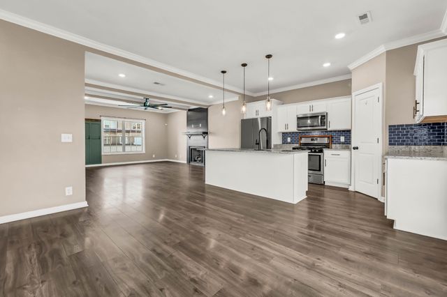 1483 Kingbird Dr, Clarksville, TN 37040