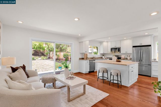 880 El Capitan Dr, Danville, CA 94526